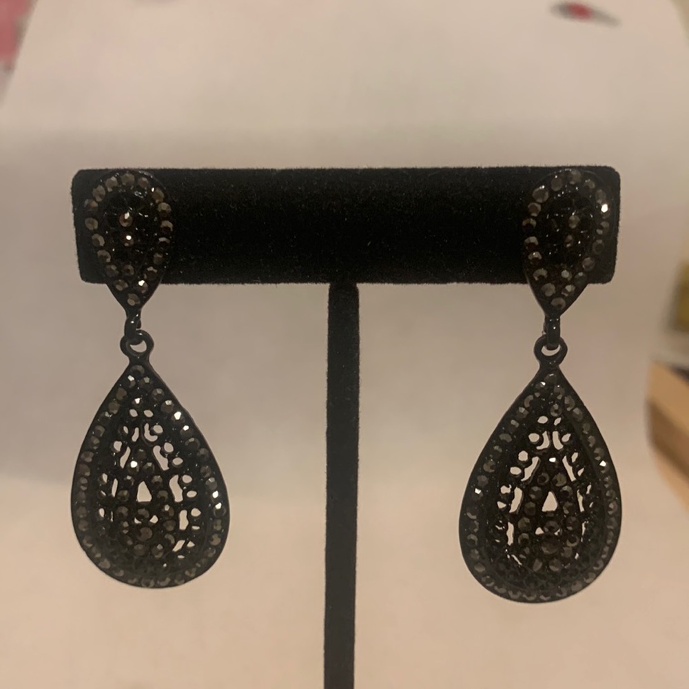 Beautiful brand new dangle teardrop rhinestone earrings